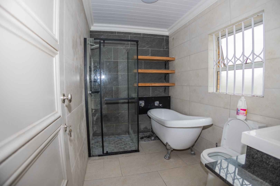 To Let 3 Bedroom Property for Rent in Protea Heights Western Cape